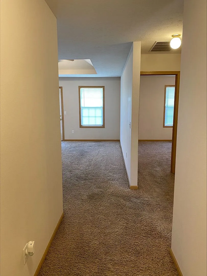 Willard Duplex! 2 Bed, 2 Bath, 2 Car Garage — Photo 2