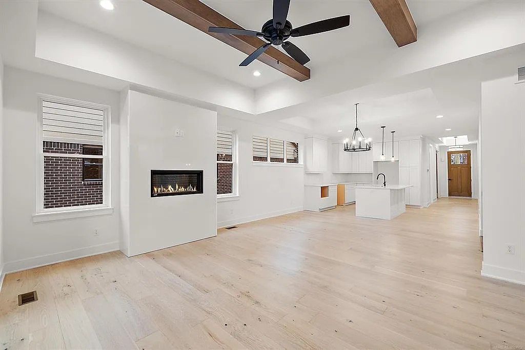 2 bed, 1850 sqft, $4,300 — Photo 4