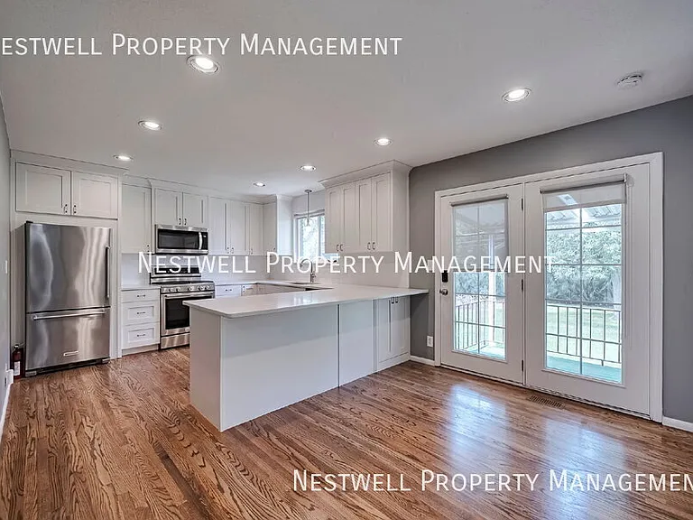 1335 E Maplewood Dr — Photo 15