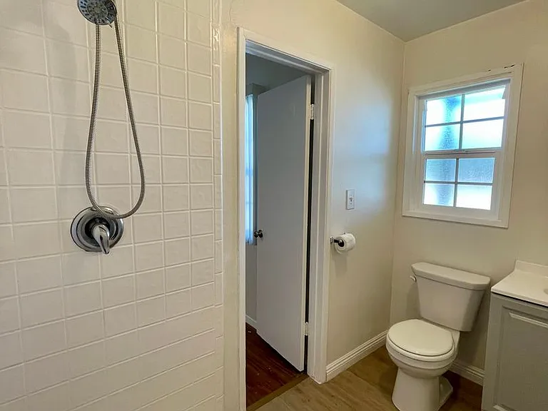 123 Hastings Ave — Photo 23