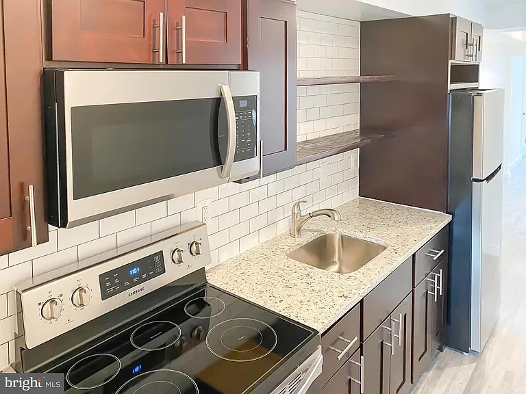 1537 Kenilworth Ave NE — Photo 3