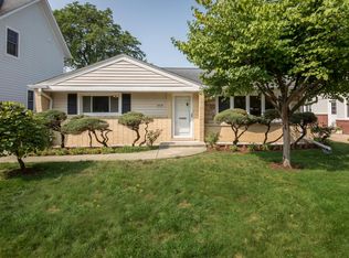 1414 Potter Rd, Park Ridge, IL 60068