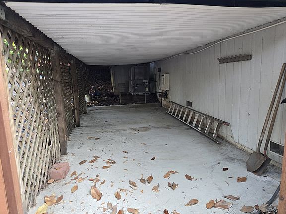 5th image of 24064 Oakmont Way #B