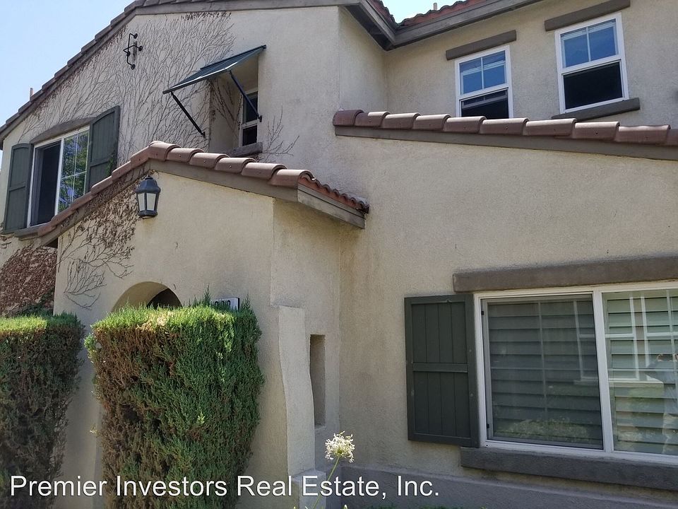 1st image of 338 N Placer Privado