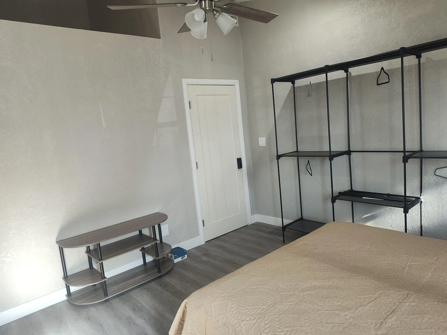 4 bed, 4.0 bath, 2200 sqft, $901 — Photo 4