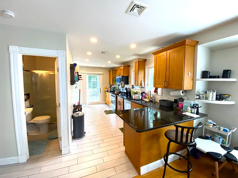 33 Knoll St #2 — Photo 4