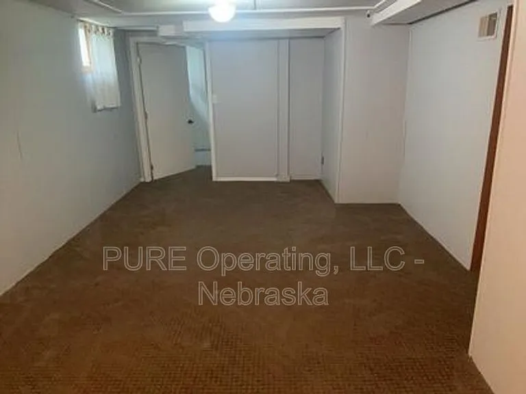 5012 Burt St — Photo 17