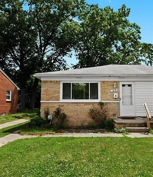 1919 Ackley Ave — Photo 1