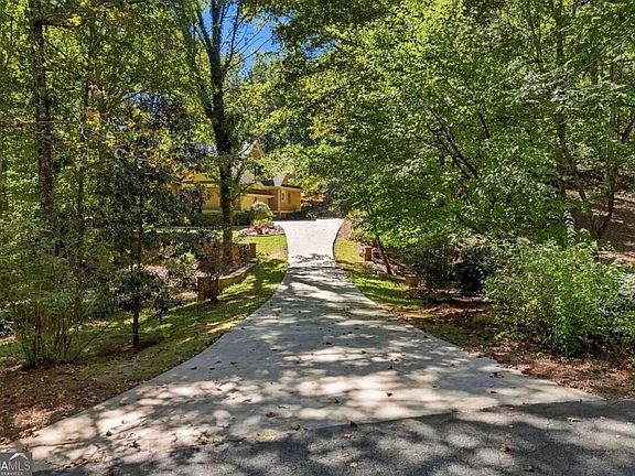 2nd image of 2131 Old Orchard Ln
