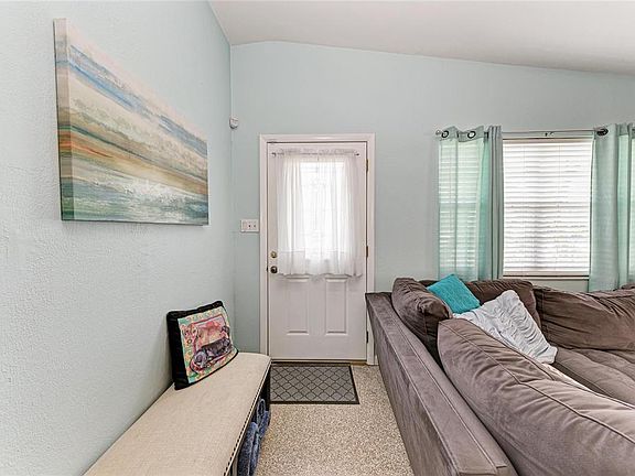 4th image of 2564 Wood St