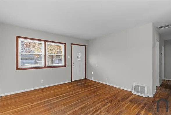 205 Perthshire Rd — Photo 5