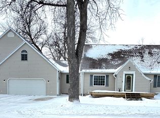 806 9th St NW, Cooperstown, ND 58425