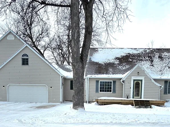 806 9th St NW, Cooperstown, ND 58425