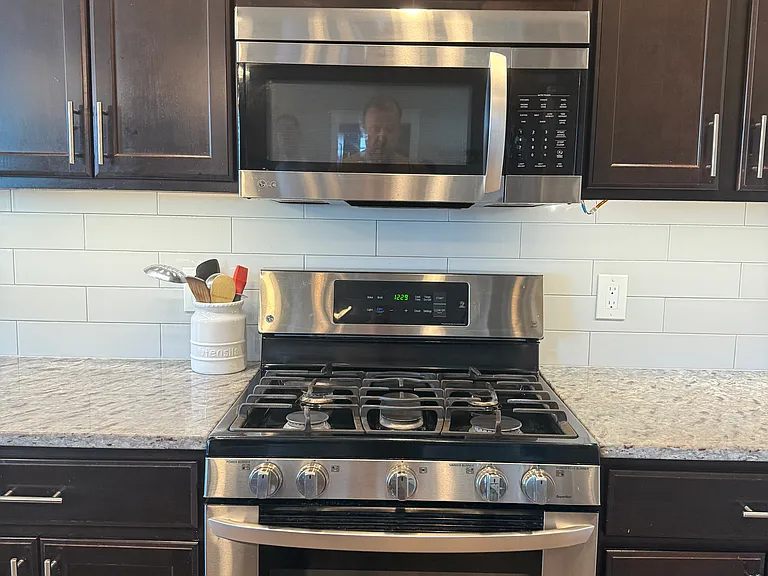 921 Silver Rain Rd — Photo 10