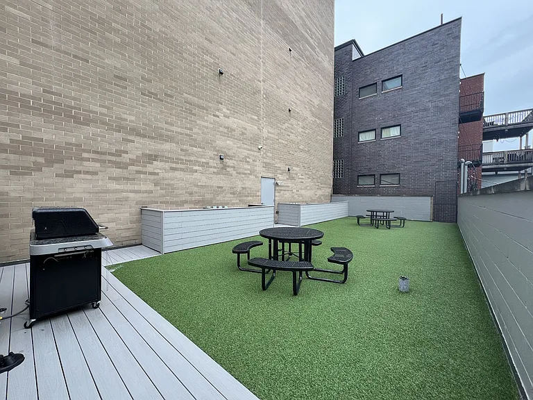 HIGHPOINT Lakeview on Sheffield — Photo 16