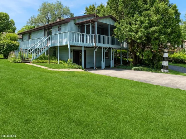 71 Delburne Dr, Davis, IL 61019