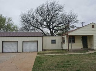 929 N Logan St, Belle Plaine, KS 67013
