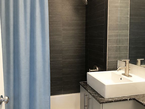 5th image of 549 Borden Ave APT 6N