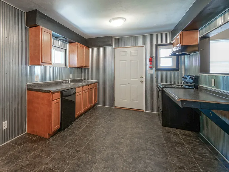 416 N Lincoln St — Photo 86