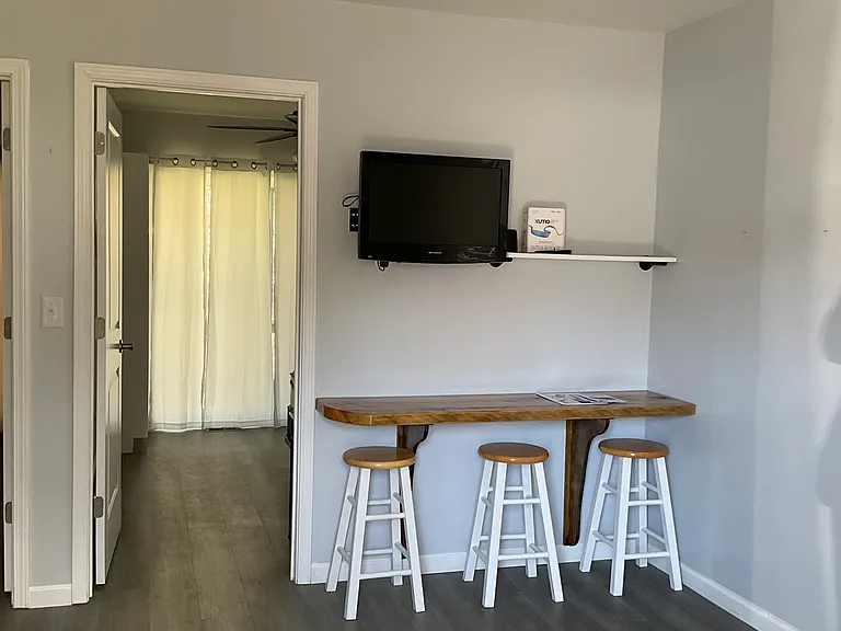501 Oak Grove Rd #2 — Photo 2