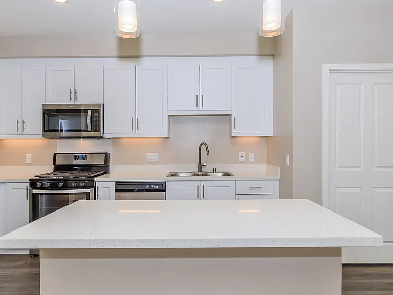 Los Alamitos Luxury Apartments — Photo 58