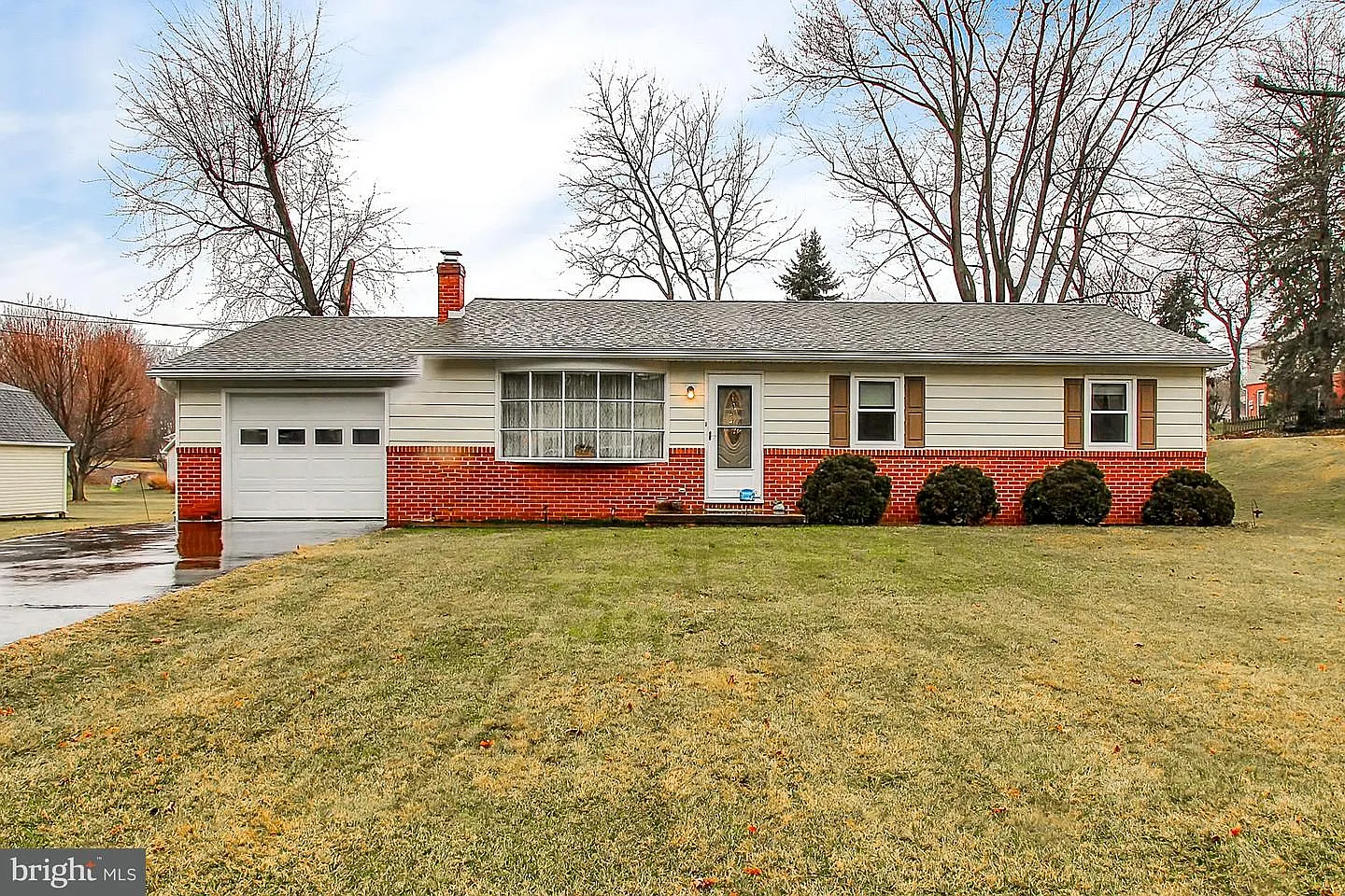 160 Echo Dr photo 1