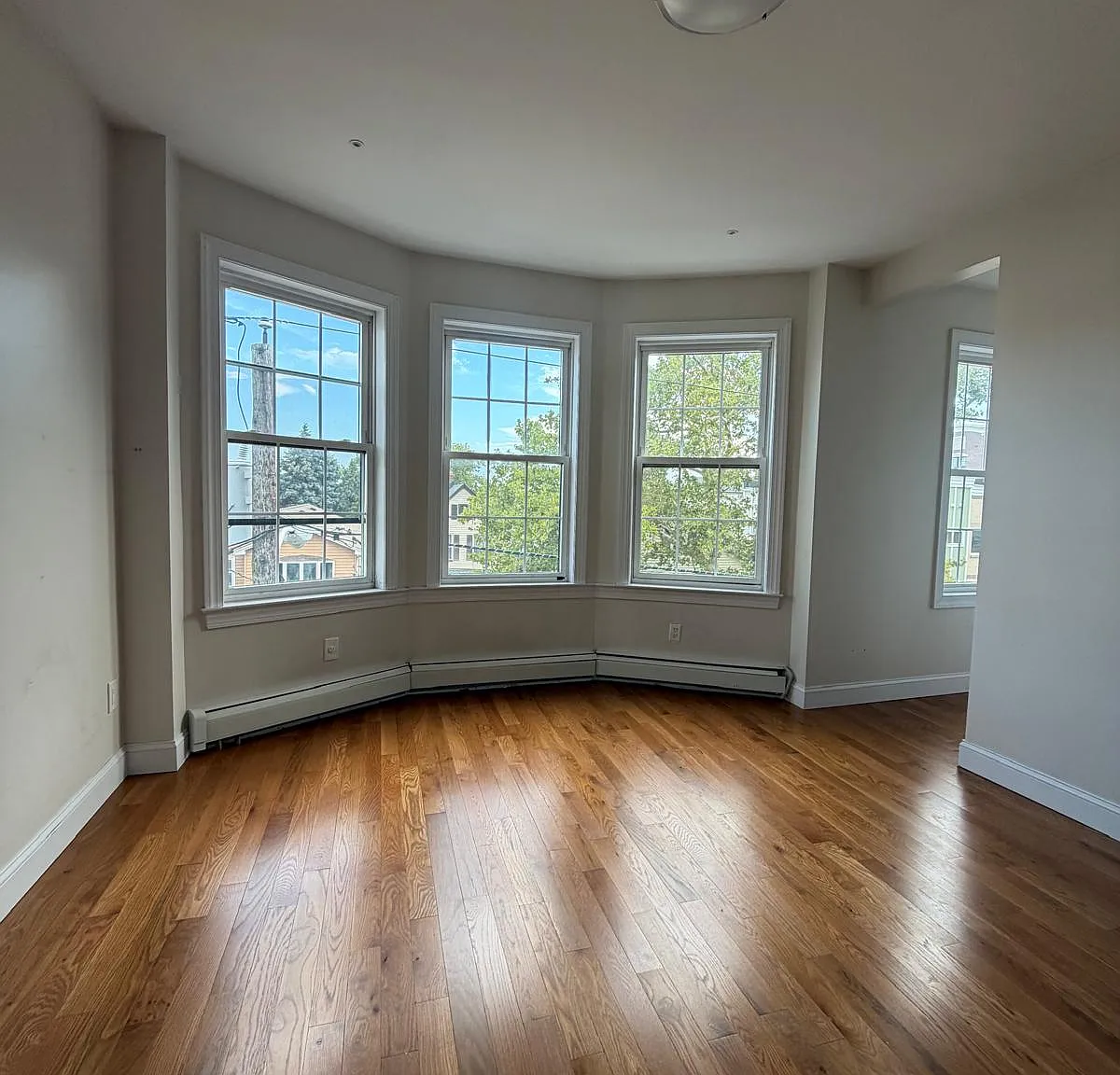 3 bed, $2,500 — Photo 2