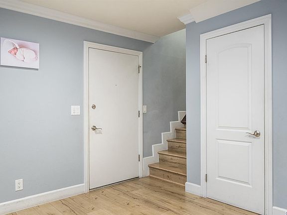 4th image of 10502 Sunland Blvd Unit 2