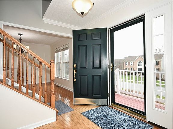 2nd image of 6025 Hawthorn Dr