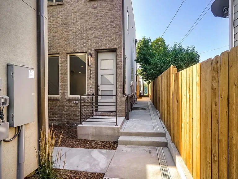 718 W 1st Ave — Photo 3