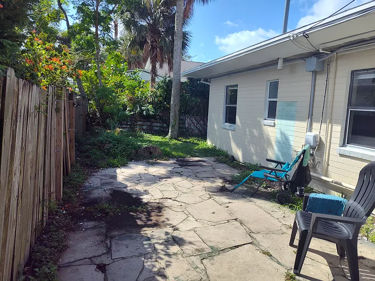 318 N Oleander Ave — Photo 23