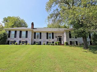 211 Totem Rd, Indian Hills, KY 40207