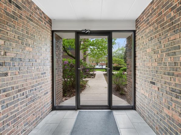 1220 S Lorraine Rd APT 2H, Wheaton, IL 60189