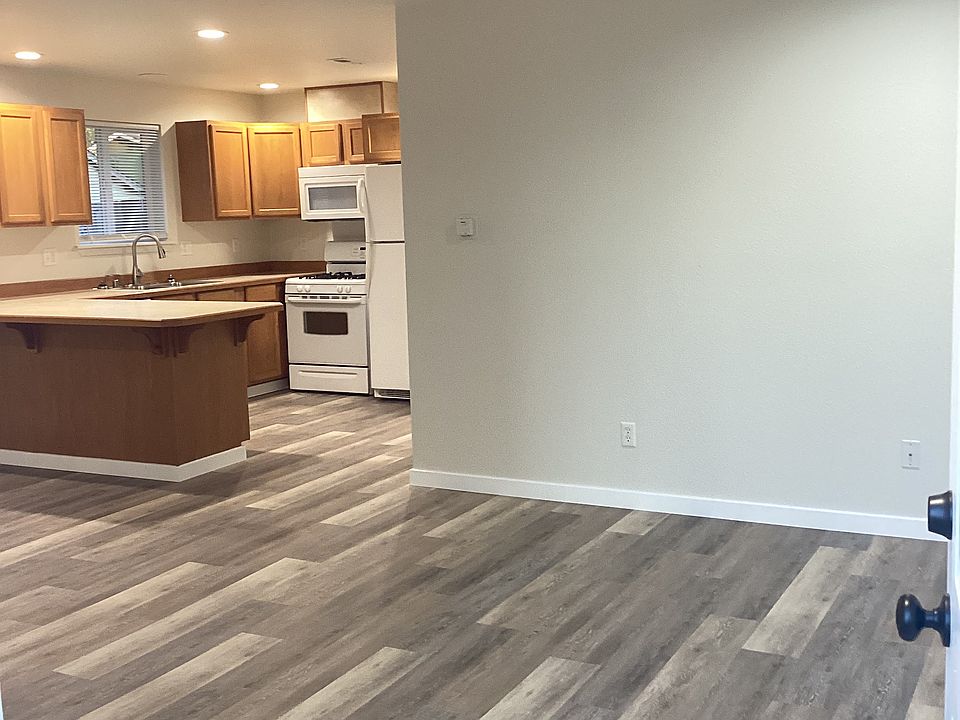 1st image of 2302 Roosevelt Ave