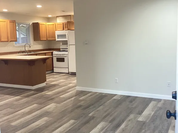 2302 Roosevelt Ave, Enumclaw, WA 98022
