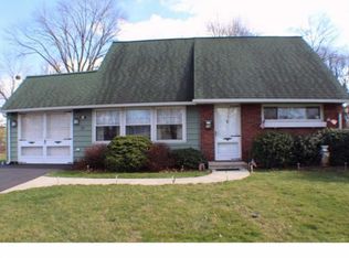 79 Mill Dr, Levittown, PA 19056