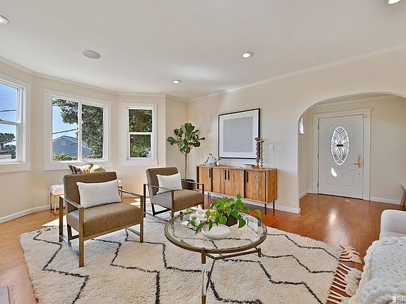 4th image of 3001 Castro St