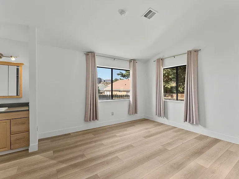 145 Summerset Dr — Photo 15