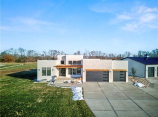 6320 NE 164th St, Smithville, MO 64089