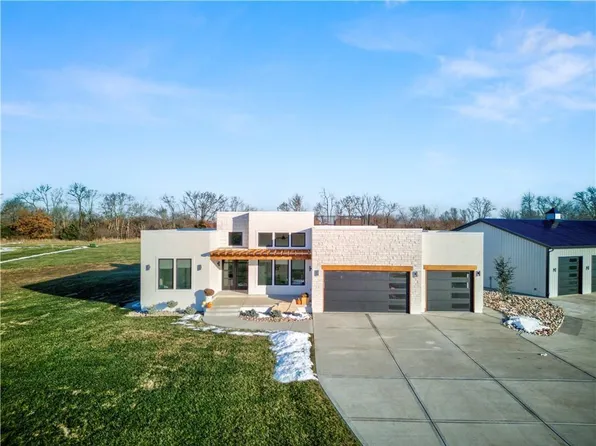 6320 NE 164th St, Smithville, MO 64089