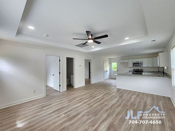 2nd image of 907 Hill St