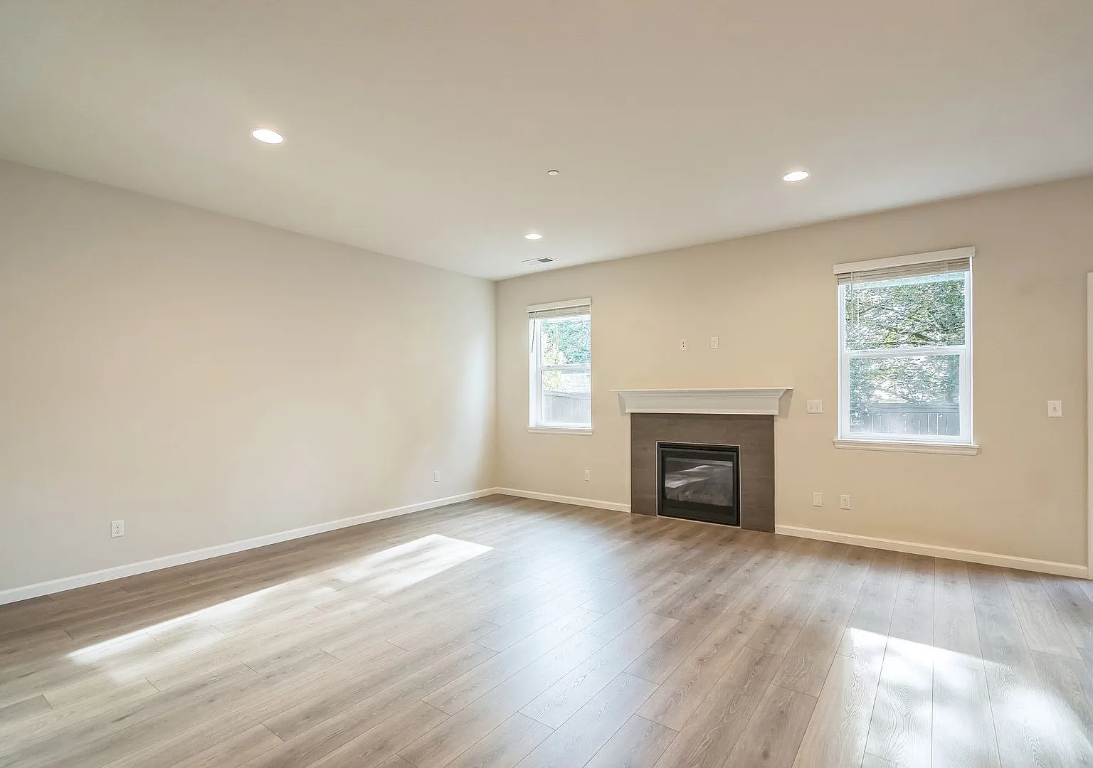 4 bed, 2.5 bath, 2310 sqft, $3,295 — Photo 4