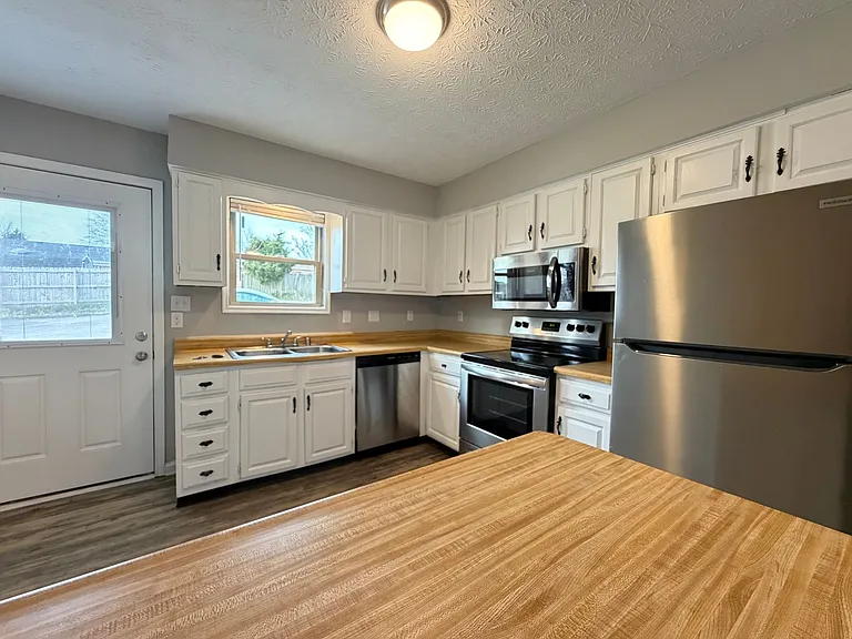 424 Garden City Dr — Photo 4