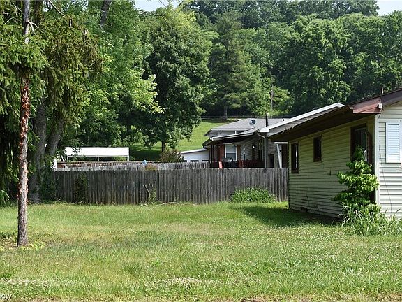 2nd image of 925 Wiley St