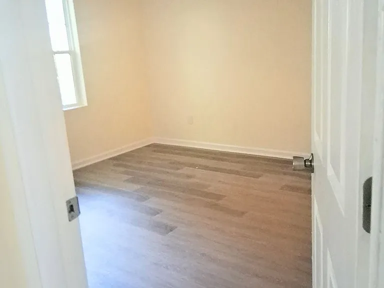 705 Adams St — Photo 10
