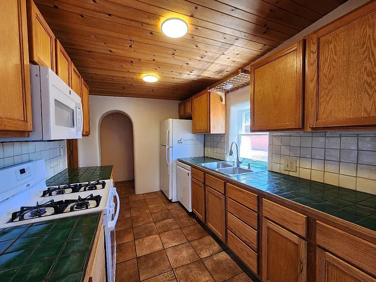 212 Tesuque Dr — Photo 4
