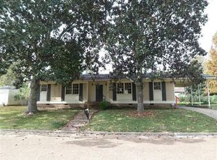 100 Magnolia Pl, Natchez, MS 39120