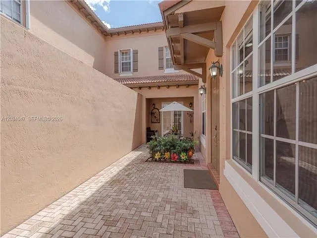 623 SW 146th Ter — Photo 2