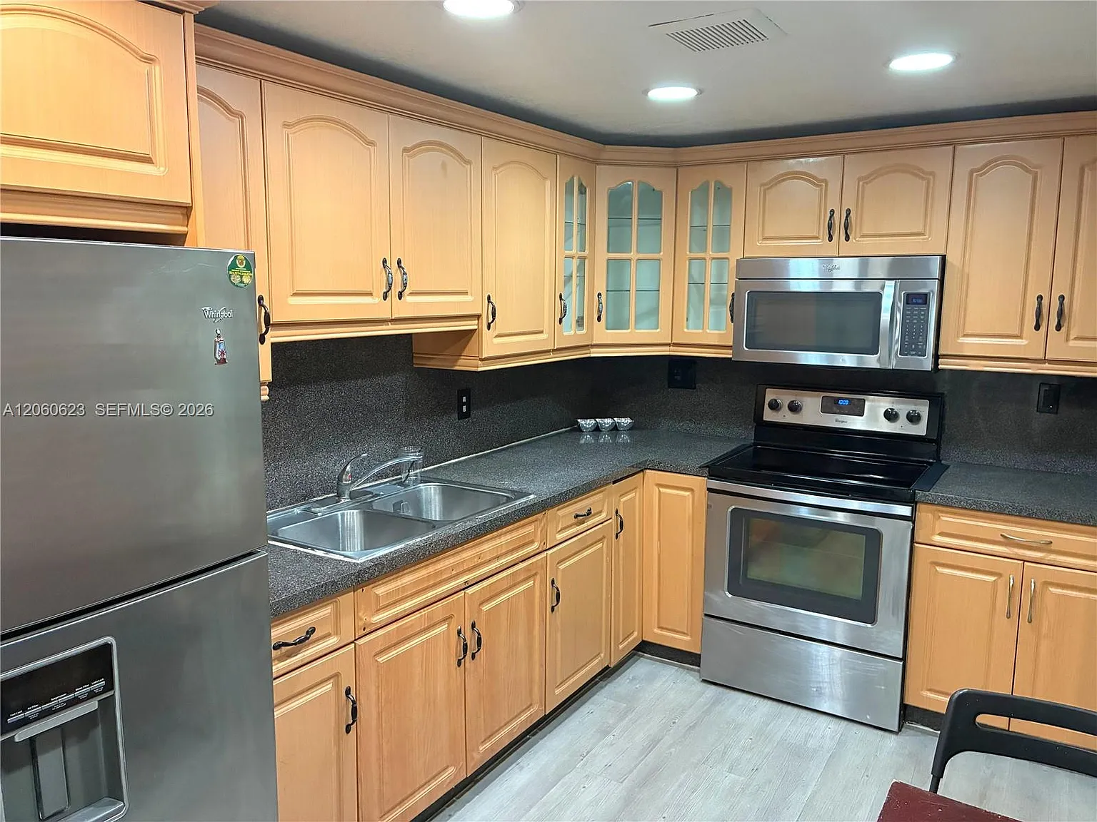 Three Horizons East Condo — Photo 2