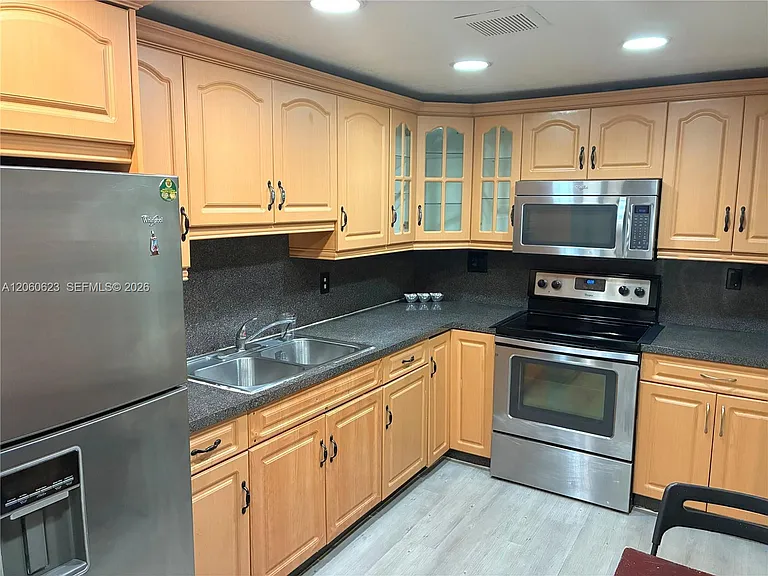 12500 NE 15th Ave #107 — Photo 2